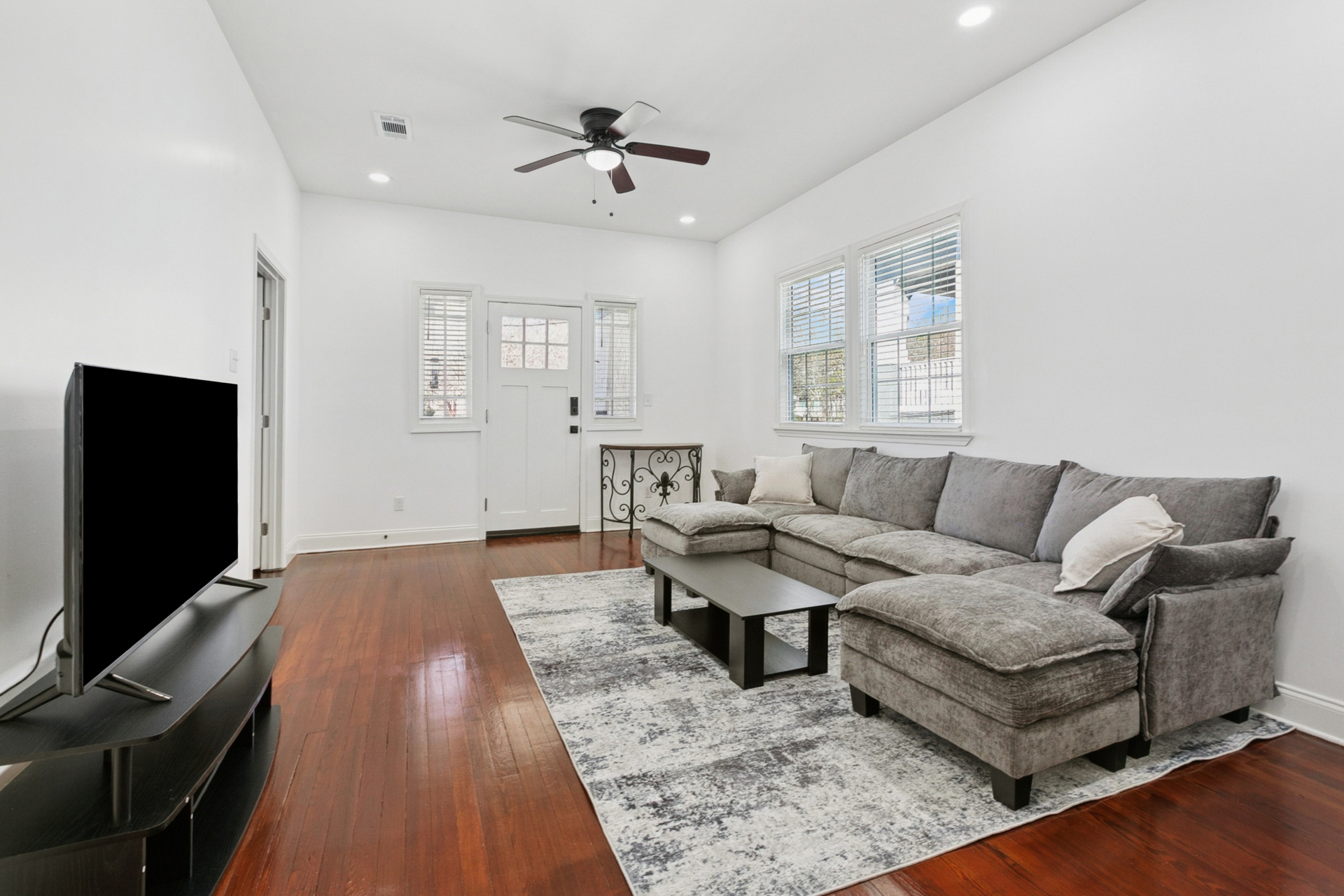 1923 Broadway 4